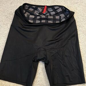 SPANX like new shorts black women’s size large